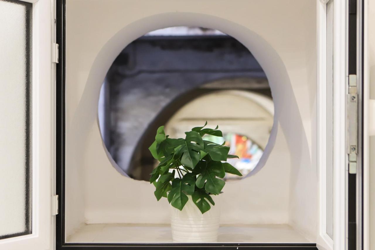 Cozy Apartment In Piazza Cavour By Wonderful Italy Naples Extérieur photo